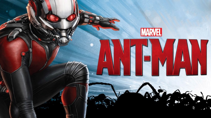 Fotograma de Ant-Man mostrando a Scott Lang encogido en plena acción, reflejando la estética creativa y en miniatura del filme.