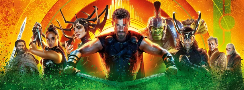 Thor desatando su poder con rayos alrededor, sin el martillo, durante la batalla final de Ragnarok.