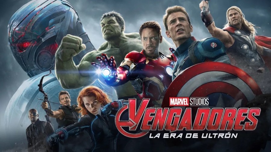 Fotograma de La Era de Ultrón mostrando al equipo reunido en combate, reflejando el tono épico y melancólico de la película.